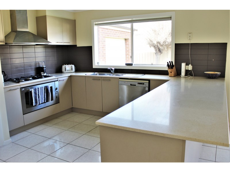 14 Lindsay Court, Strathfieldsaye VIC 3551