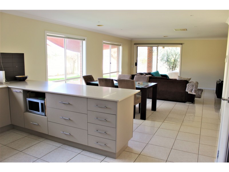 14 Lindsay Court, Strathfieldsaye VIC 3551