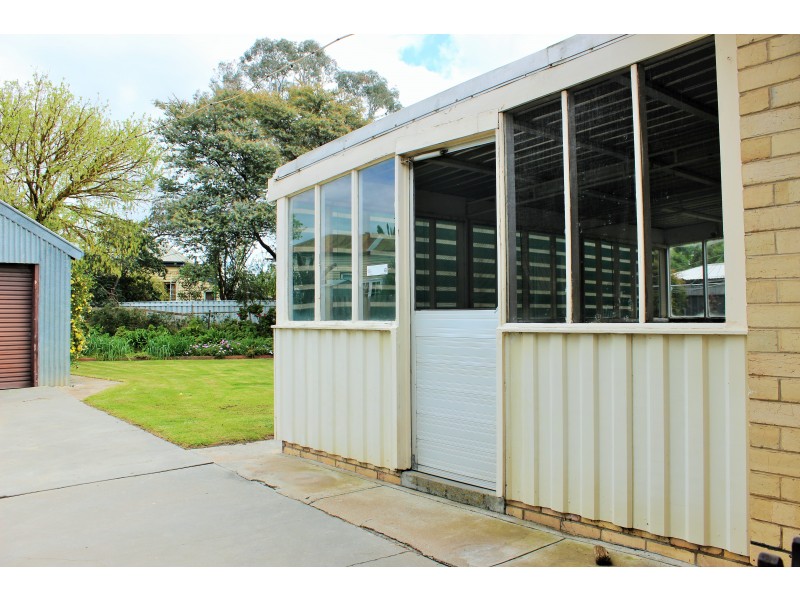 2  Broad Court, Kangaroo Flat VIC 3555