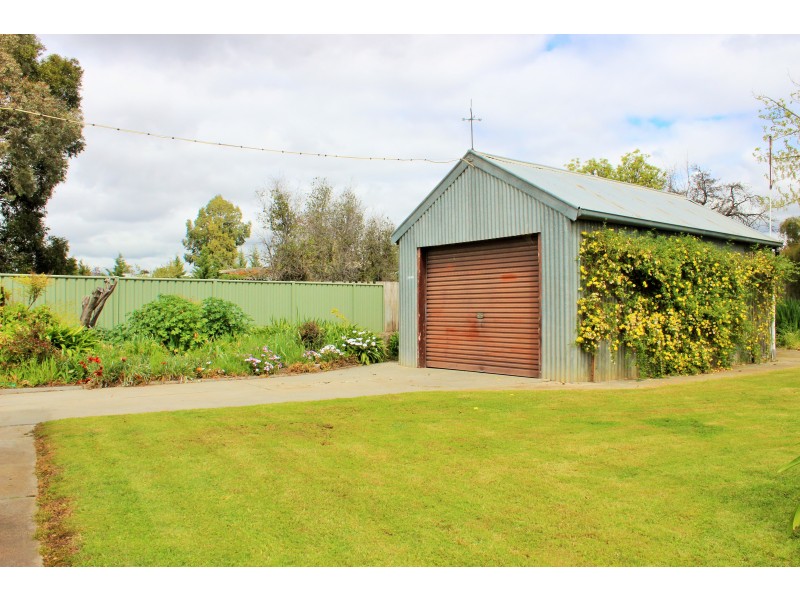 2  Broad Court, Kangaroo Flat VIC 3555