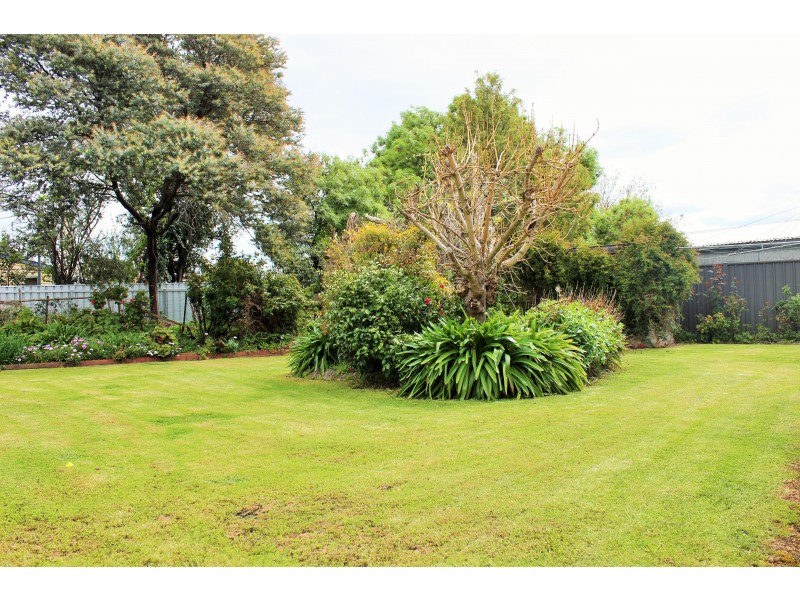 2  Broad Court, Kangaroo Flat VIC 3555