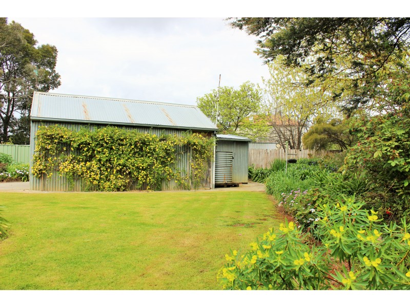 2  Broad Court, Kangaroo Flat VIC 3555