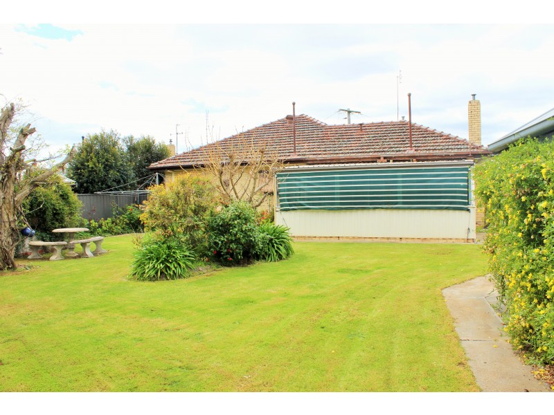 2  Broad Court, Kangaroo Flat VIC 3555