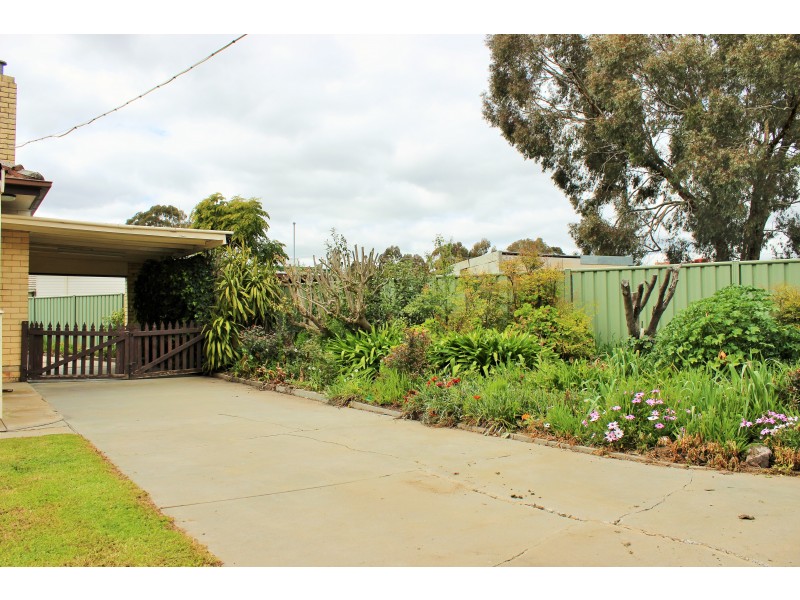 2  Broad Court, Kangaroo Flat VIC 3555