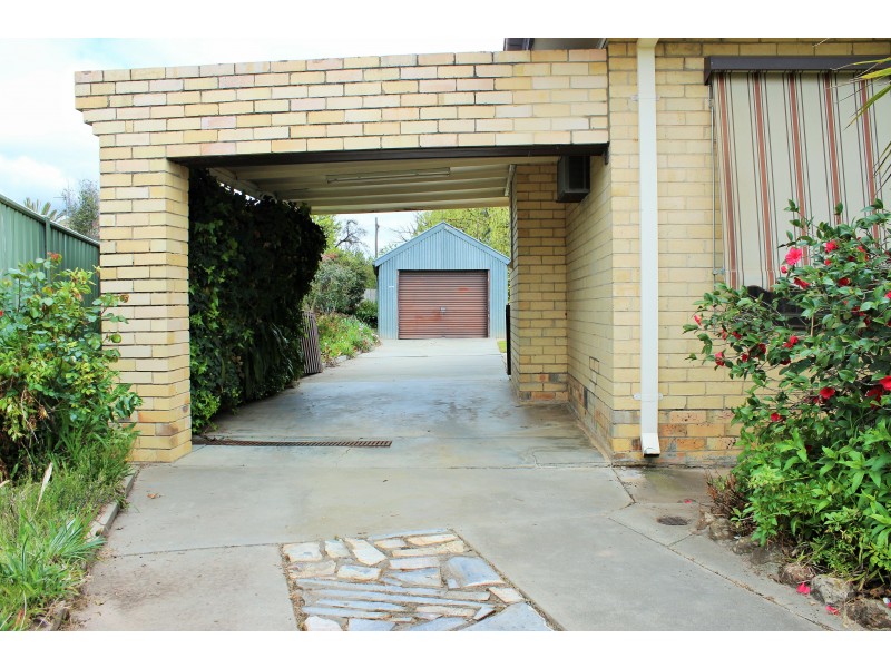 2  Broad Court, Kangaroo Flat VIC 3555