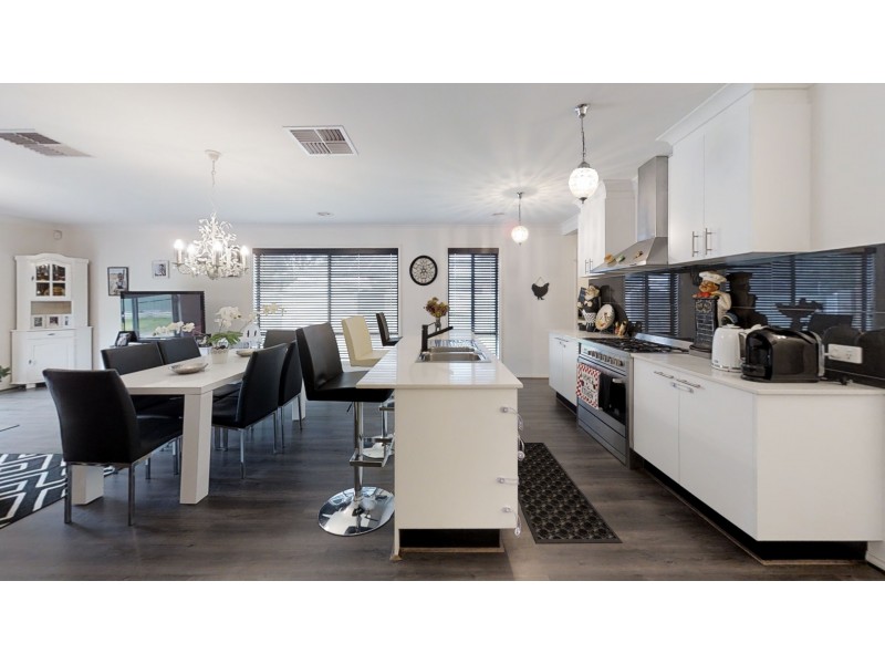 64 Tobin Crescent, Epsom VIC 3551