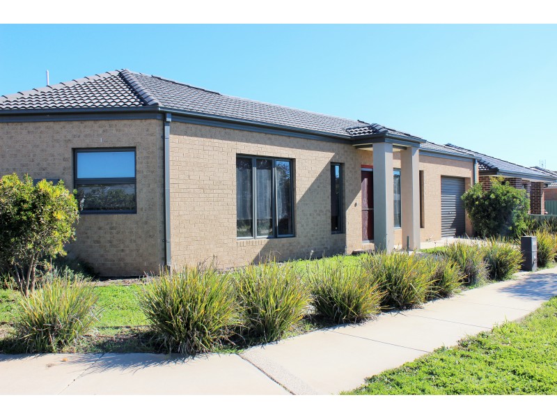 9 Triplett Avenue, Ascot VIC 3364