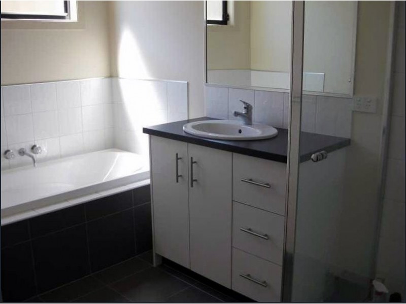 2/9 Honeysuckle Street, Eaglehawk VIC 3556