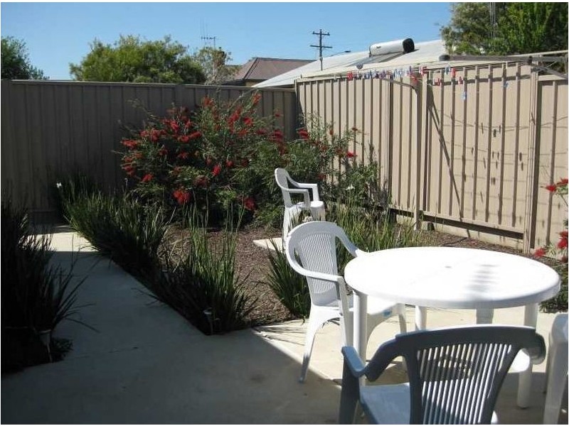 2/9 Honeysuckle Street, Eaglehawk VIC 3556