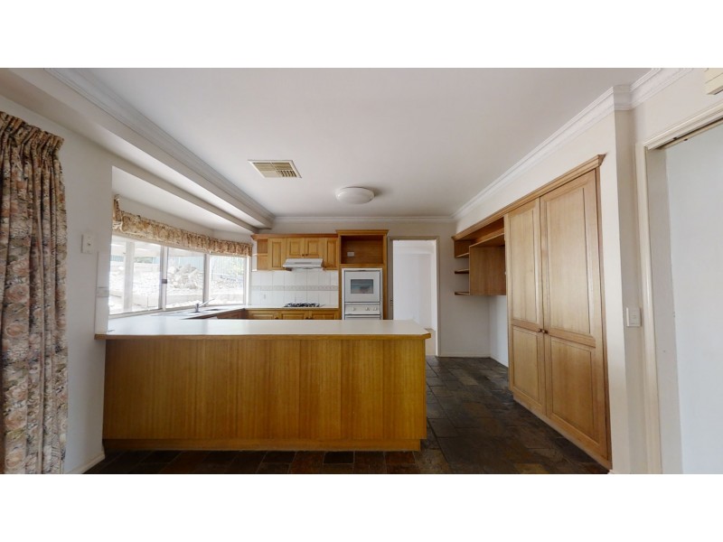 4 Ella Court, Strathdale VIC 3550