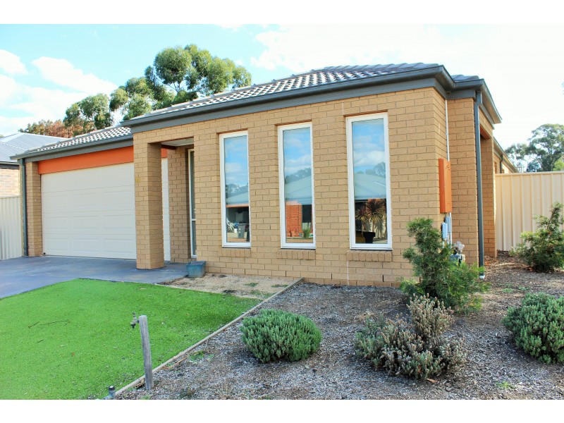 100 Bassett Drive, Strathfieldsaye VIC 3551