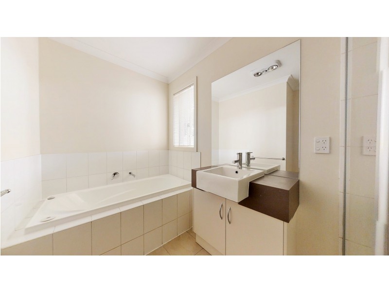 100 Bassett Drive, Strathfieldsaye VIC 3551