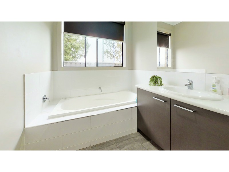 2 Yellowgum Drive, Epsom VIC 3551