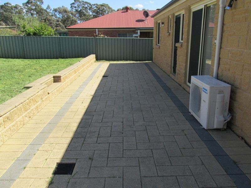 7 Emma Place, Quarry Hill VIC 3550