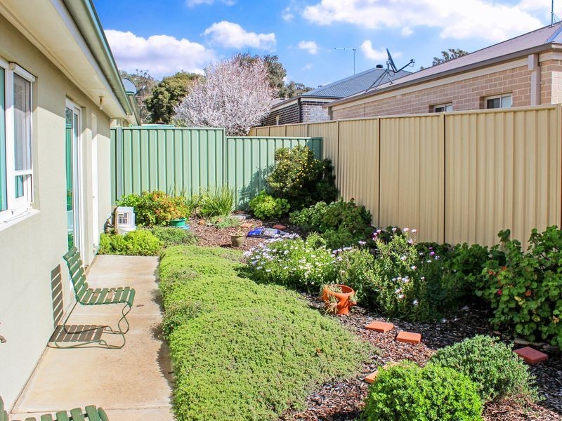 2/16 Emmett Street, Golden Square VIC 3555