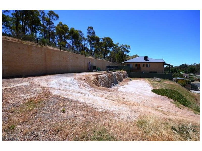 7 Hansa Court, Kangaroo Flat VIC 3555