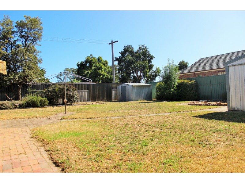 30 Neil Street, Kangaroo Flat VIC 3555