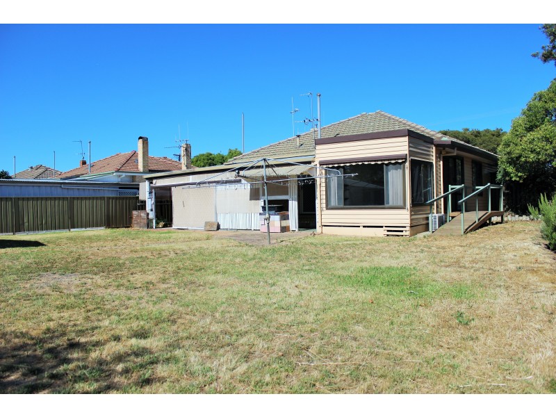 30 Neil Street, Kangaroo Flat VIC 3555