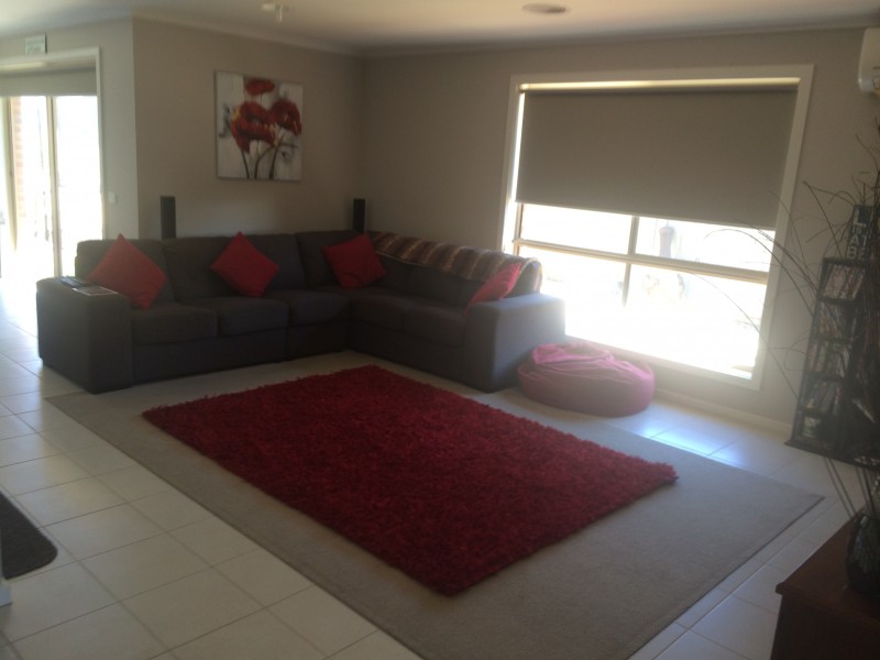 22 TOPAZ AVENUE, White Hills VIC 3550