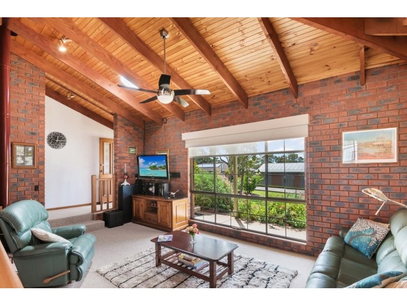 32 Akoonah Drive, Golden Square VIC 3555