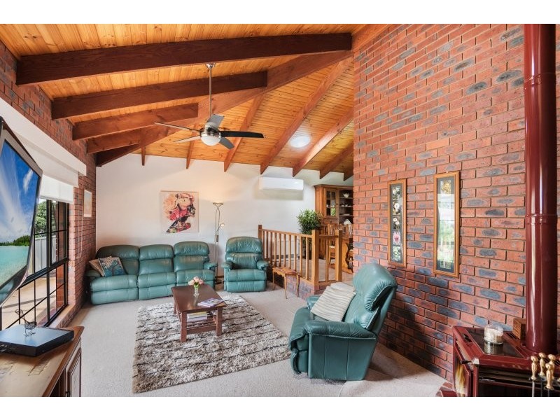 32 Akoonah Drive, Golden Square VIC 3555