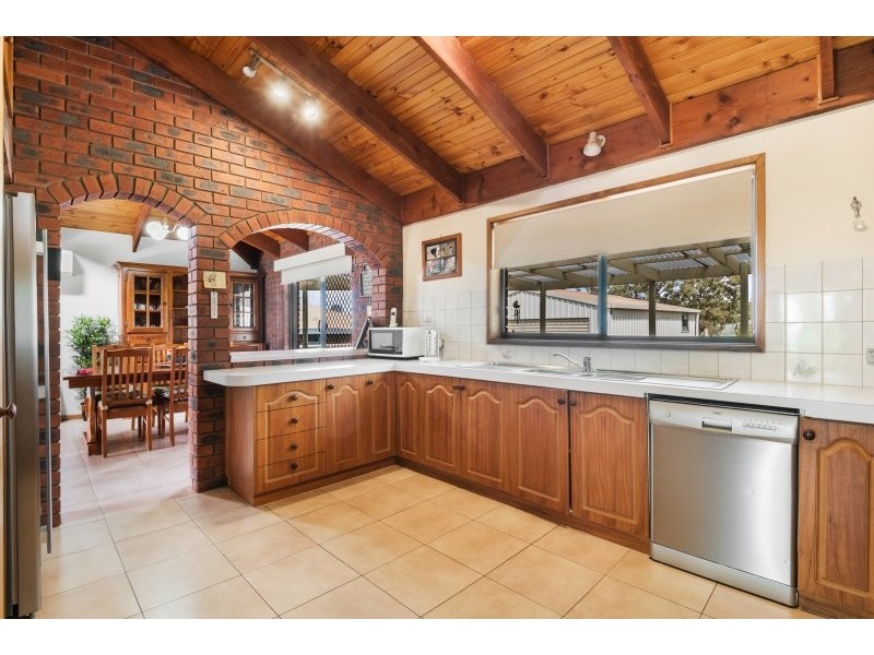 32 Akoonah Drive, Golden Square VIC 3555