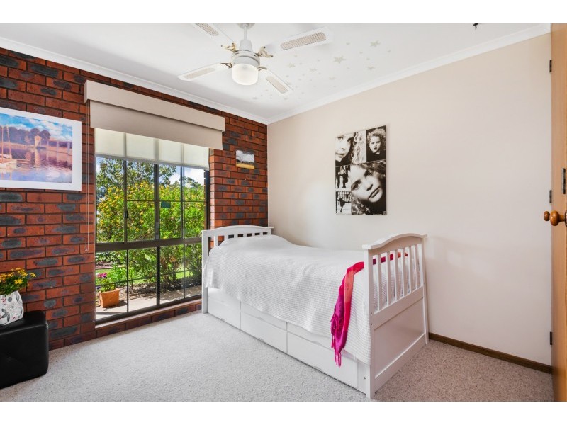 32 Akoonah Drive, Golden Square VIC 3555