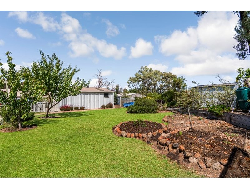 32 Akoonah Drive, Golden Square VIC 3555