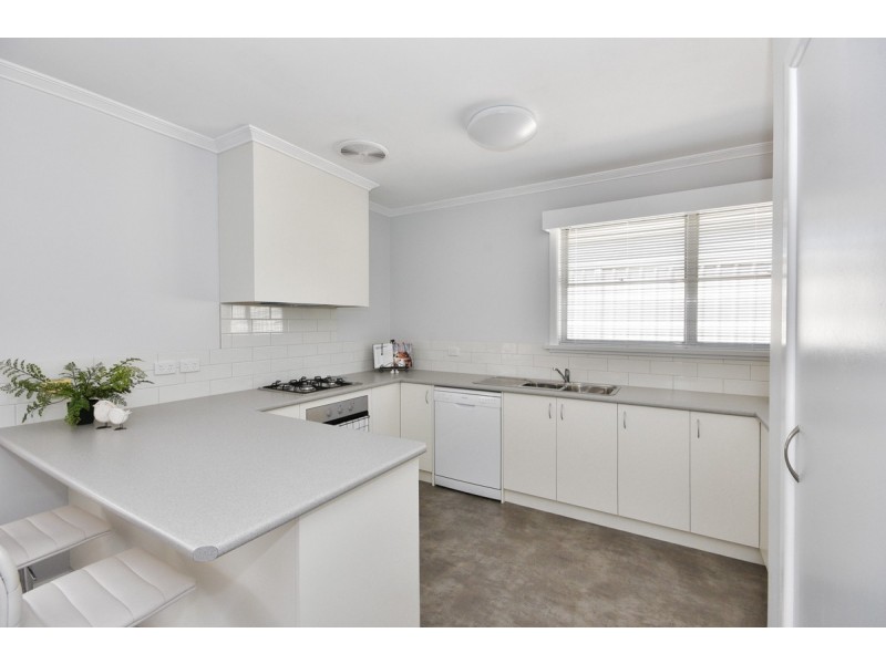 7 Hynam Avenue, Kangaroo Flat VIC 3555