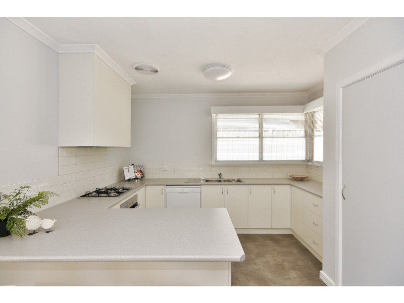 7 Hynam Avenue, Kangaroo Flat VIC 3555