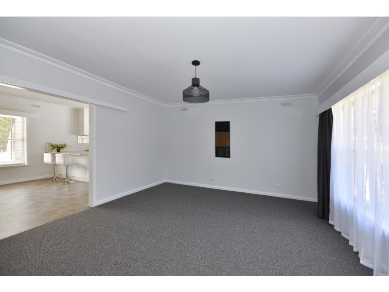 7 Hynam Avenue, Kangaroo Flat VIC 3555