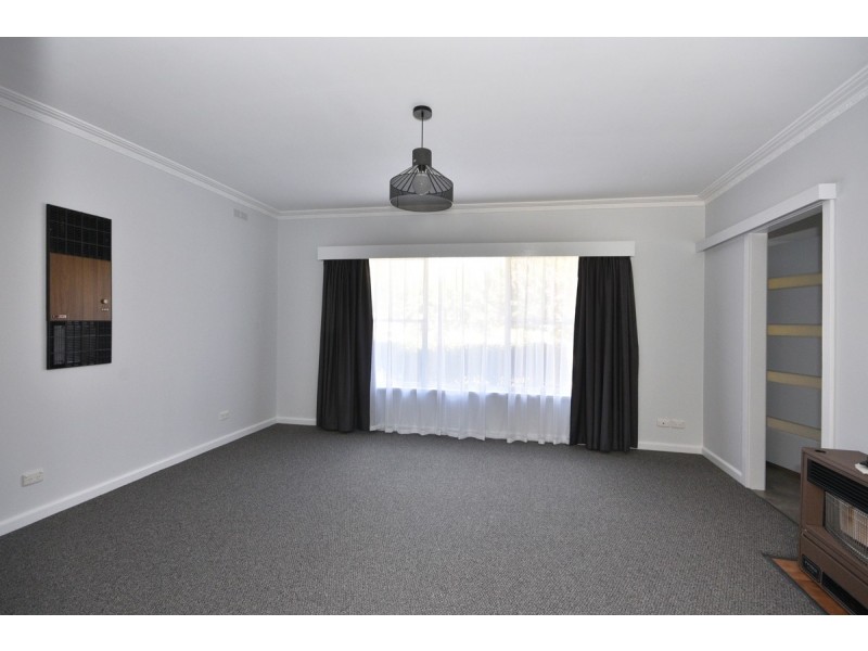 7 Hynam Avenue, Kangaroo Flat VIC 3555