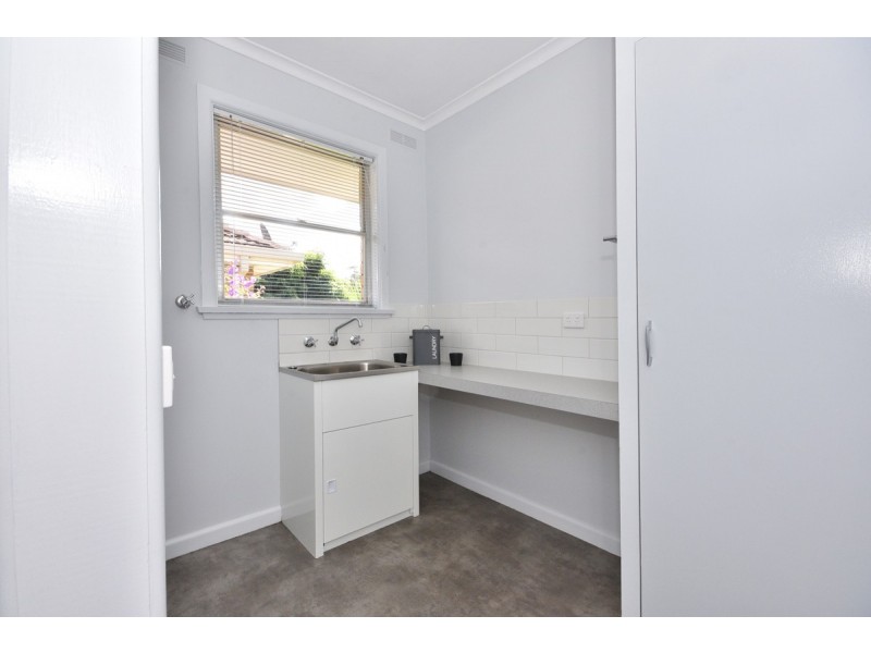 7 Hynam Avenue, Kangaroo Flat VIC 3555