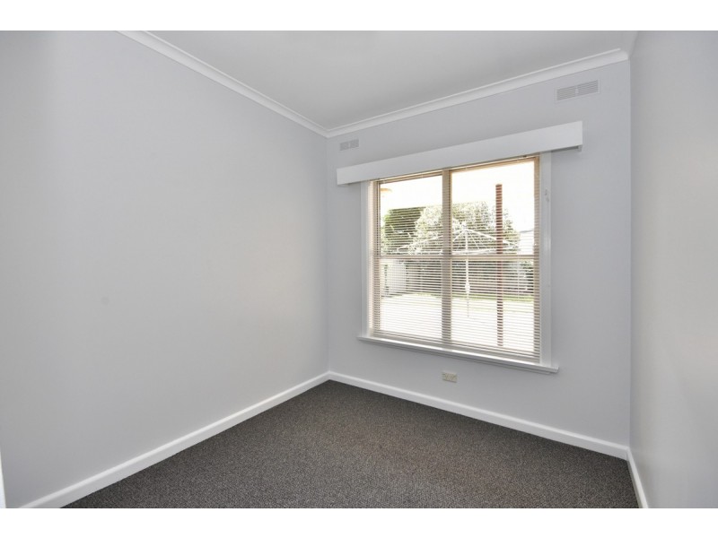 7 Hynam Avenue, Kangaroo Flat VIC 3555