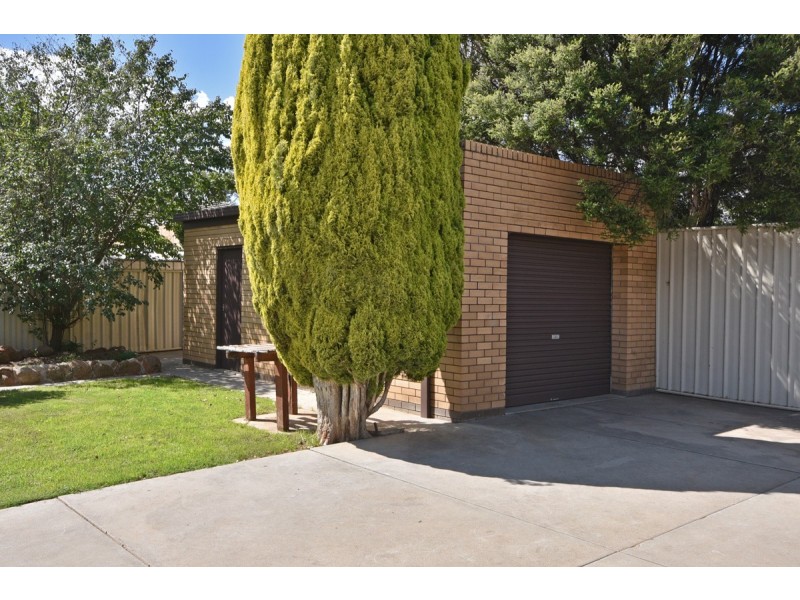 7 Hynam Avenue, Kangaroo Flat VIC 3555