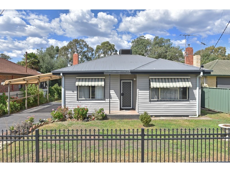 8 Neil Street, Kangaroo Flat VIC 3555