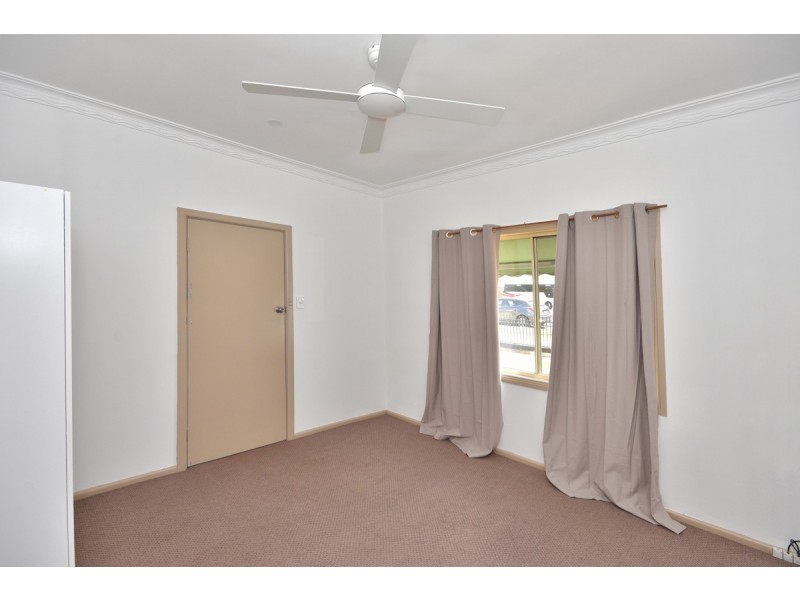 8 Neil Street, Kangaroo Flat VIC 3555