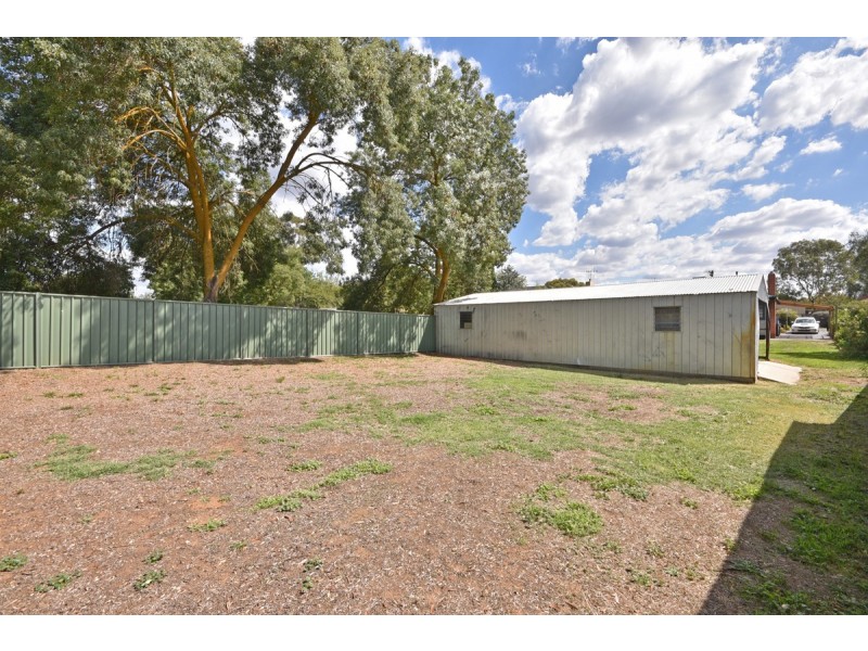 8 Neil Street, Kangaroo Flat VIC 3555