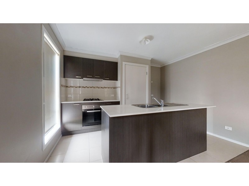 16 Caulfield Drive, Ascot VIC 3551