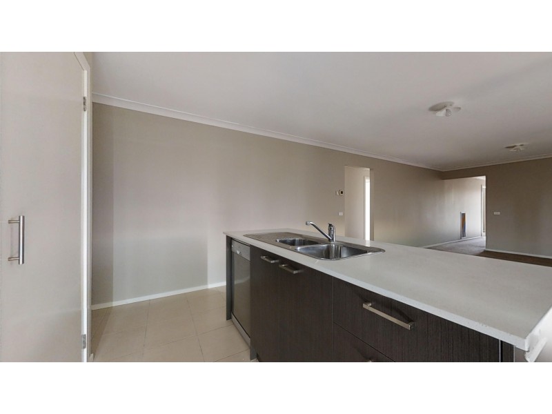 16 Caulfield Drive, Ascot VIC 3551