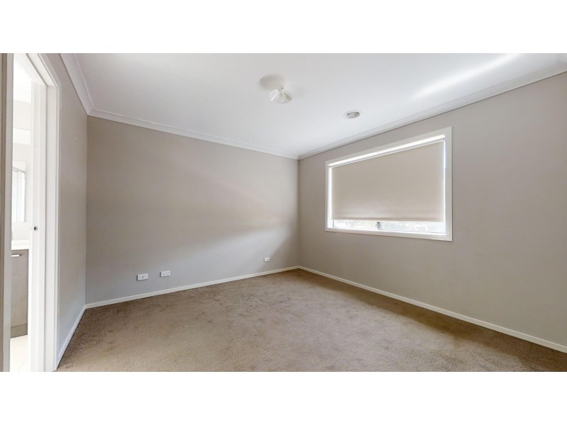 16 Caulfield Drive, Ascot VIC 3551
