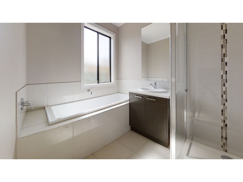 16 Caulfield Drive, Ascot VIC 3551