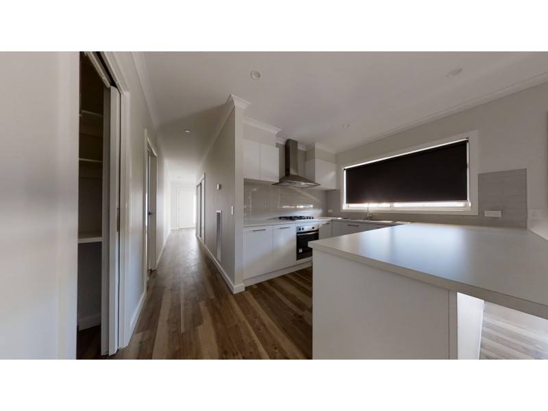 2/8A Oakes Place, Golden Square VIC 3555