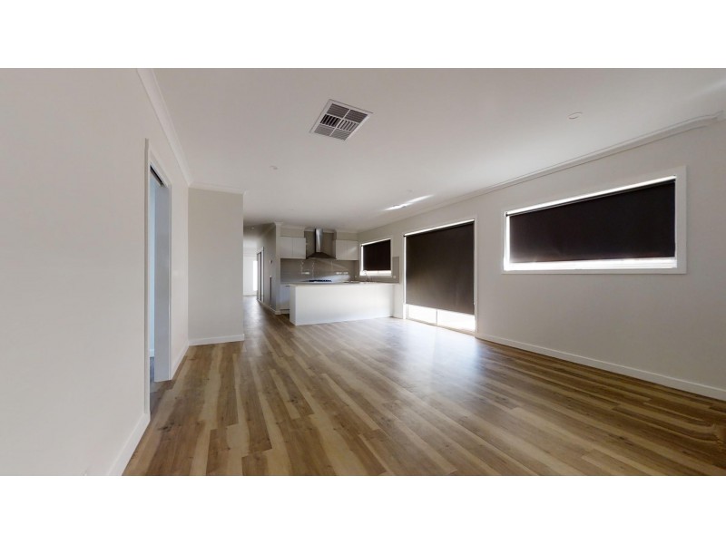 2/8A Oakes Place, Golden Square VIC 3555