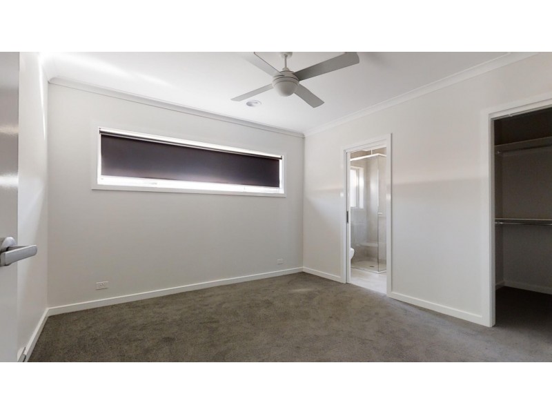2/8A Oakes Place, Golden Square VIC 3555