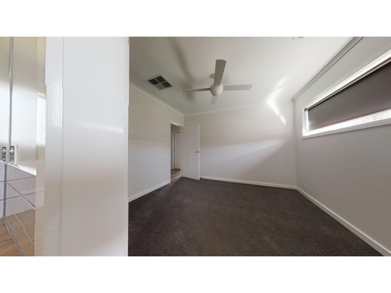 2/8A Oakes Place, Golden Square VIC 3555