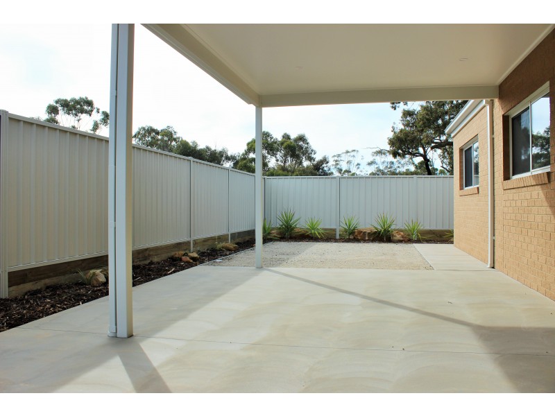 2/8A Oakes Place, Golden Square VIC 3555