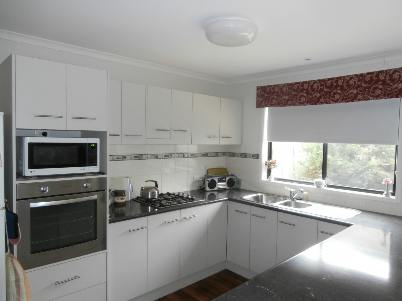 15 Freeman Drive, Kangaroo Flat VIC 3555