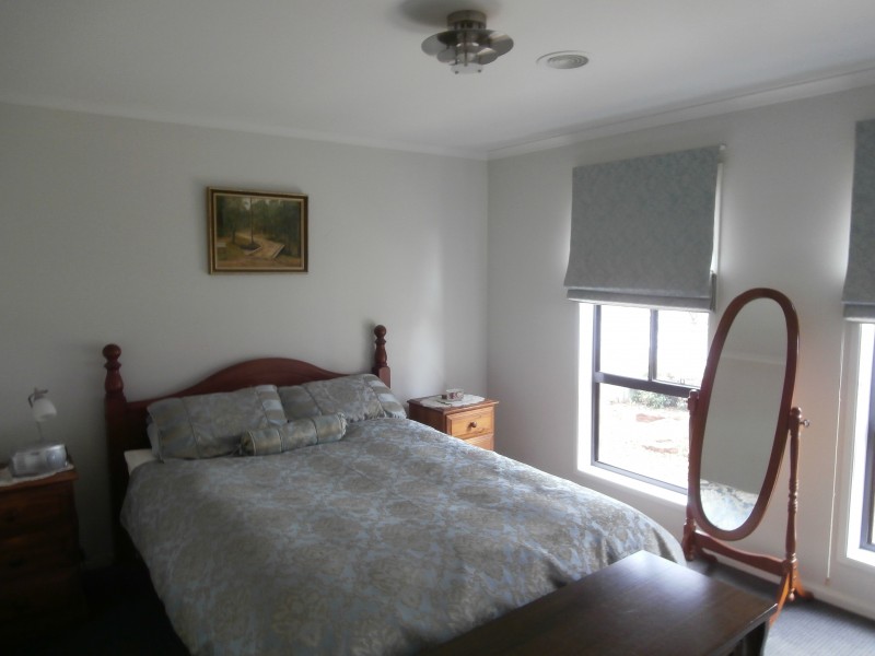 15 Freeman Drive, Kangaroo Flat VIC 3555