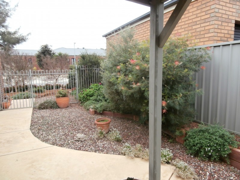 15 Freeman Drive, Kangaroo Flat VIC 3555